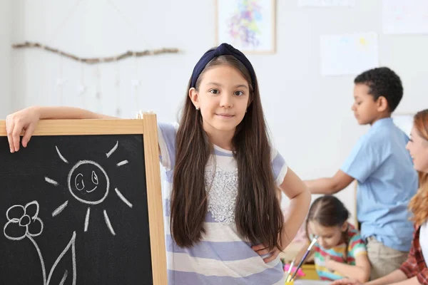 Menina Bonito Desenho Escola — Fotografia de Stock