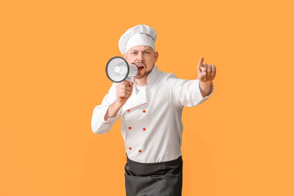 Retrato Chef Masculino Com Megafone Sobre Fundo Cor — Fotografia de Stock