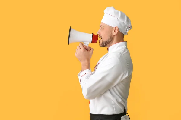 Retrato Chef Masculino Con Megáfono Sobre Fondo Color —  Fotos de Stock