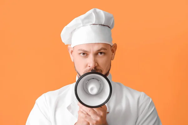 Portret Van Mannelijke Chef Kok Met Megafoon Kleur Achtergrond — Stockfoto