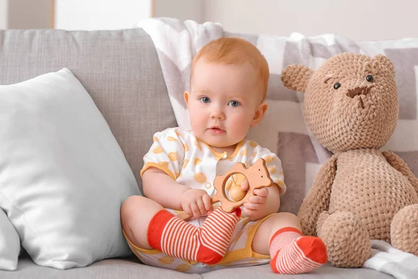 Mignon Petit Bébé Avec Des Jouets Maison — Photo