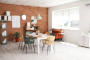 Modaya uygun modern ofis, bulanık görünüm.