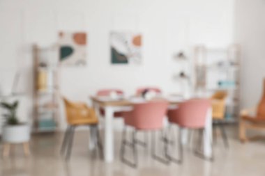 Modaya uygun modern ofis, bulanık görünüm.