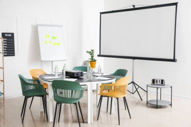 Modern ofisin iç mimarisi.