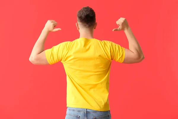Man Stijlvol Shirt Kleur Achtergrond — Stockfoto