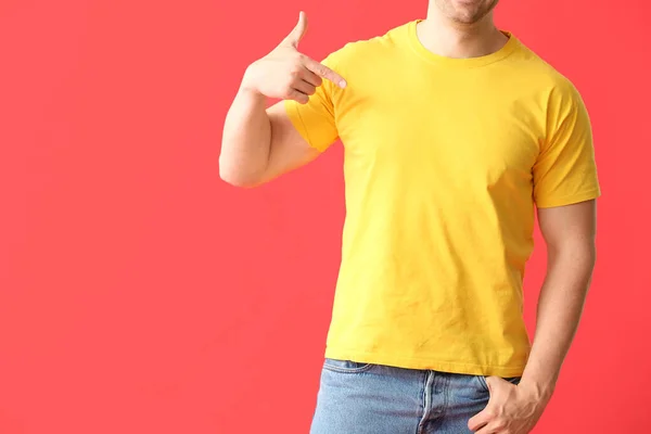 Uomo Elegante Shirt Sfondo Colore — Foto Stock