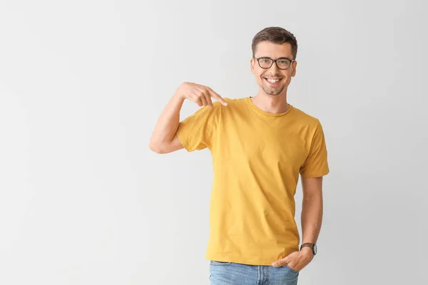 Man Stijlvol Shirt Grijze Achtergrond — Stockfoto