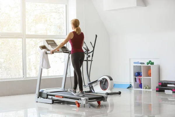 Sporty Woman Training Treadmill Gym — Stock Photo, Image