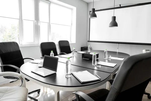 Tavola Preparata Riunione Lavoro Carica — Foto Stock