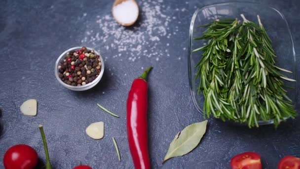 Romero Fresco Con Especias Verduras Aceite Sobre Fondo Oscuro — Vídeos de Stock