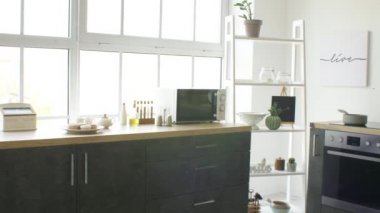 Modern stil mutfağın içi.