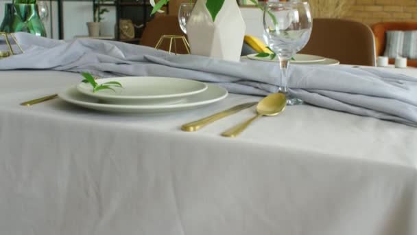 Asztal Készlet Modern Étkezőben — Stock videók