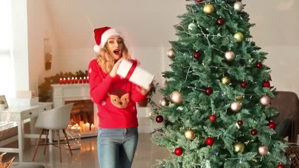 Beautiful Young Woman Santa Hat Receiving Christmas Gift Home — Stock Video