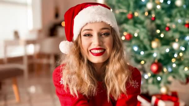 Beautiful Young Woman Santa Hat Christmas Eve Home — Stock Video