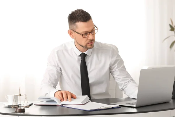 Männlicher Anwalt Büro — Stockfoto