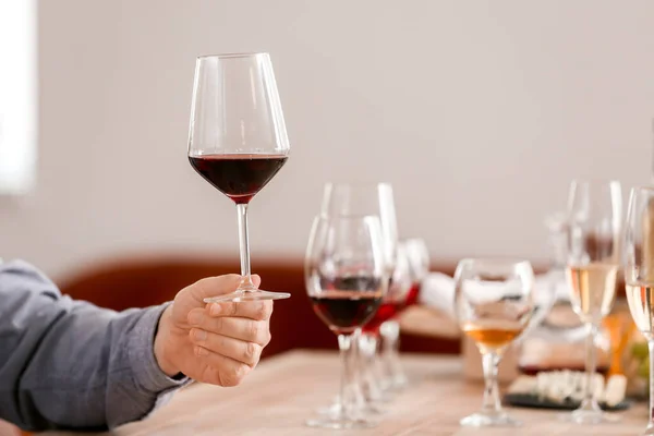 Man Tasting Wine Restaurant — Stock Photo, Image