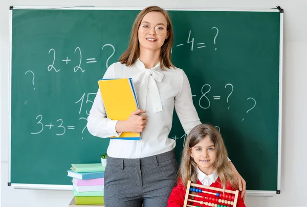 Vrouwelijke Leraar Schoolmeisje Klas — Stockfoto