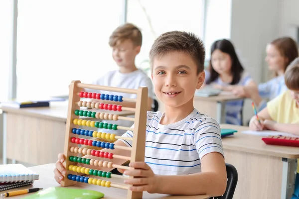 Menino Fazendo Tarefa Matemática Sala Aula — Fotografia de Stock