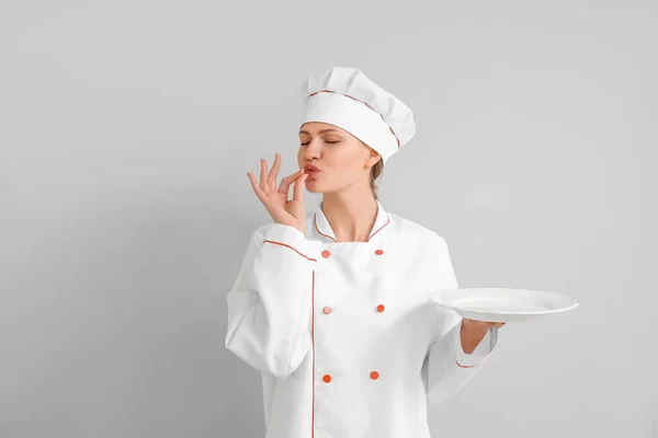 Mooie Vrouwelijke Chef Kok Lichte Achtergrond — Stockfoto