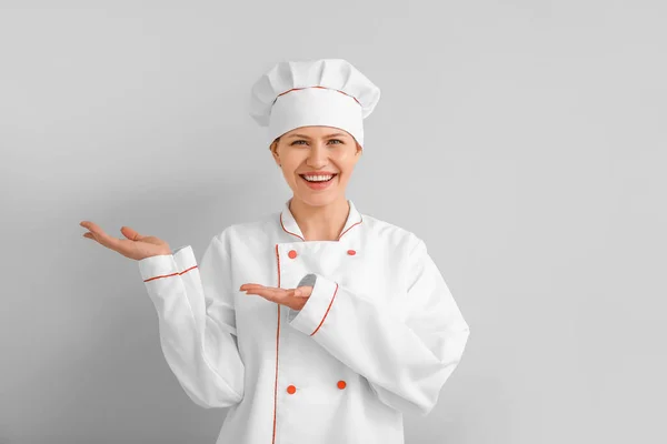 Bella Chef Femminile Sfondo Chiaro — Foto Stock