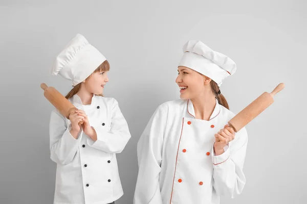 Portrait Female Chef Her Little Daughter Light Background — Stock Photo, Image