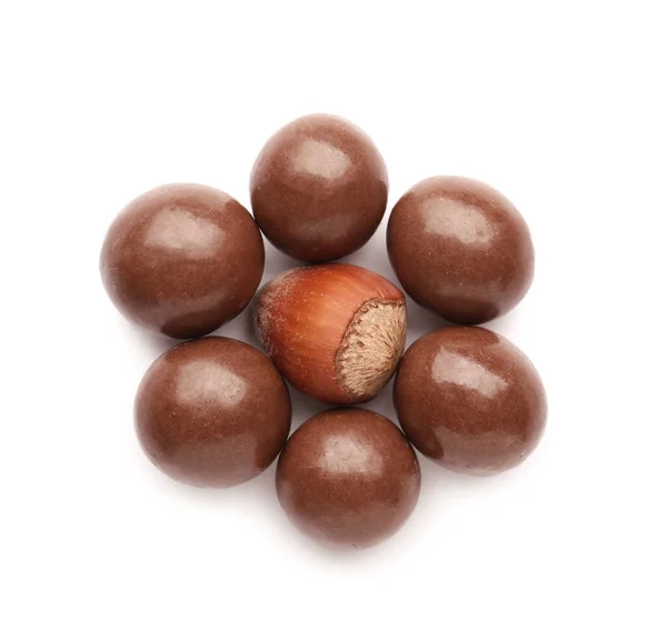 Chutné Čokoládové Ořechy Bílém Pozadí — Stock fotografie