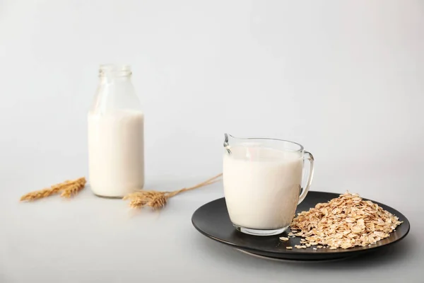 Вкусное Овсяное Молоко Светлом Фоне — стоковое фото