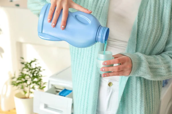 Young Woman Doing Laundry Home Closeup — Stock Photo, Image