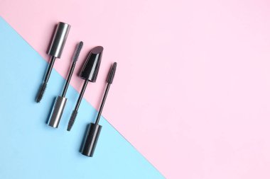 Renk arkaplanda siyah rimel