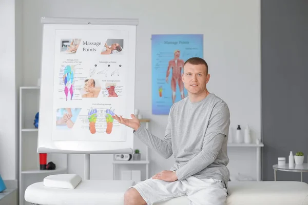 Porträt Des Massagetherapeuten Medizinischen Zentrum — Stockfoto