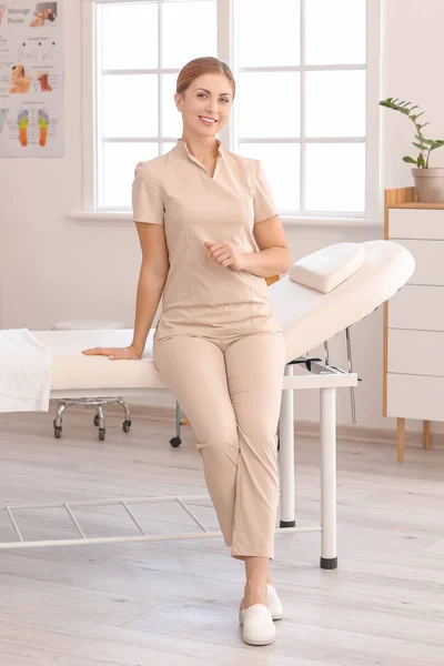 Portret Van Massagetherapeut Medisch Centrum — Stockfoto
