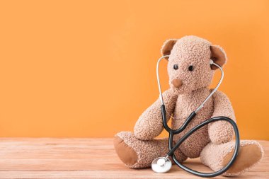 Masada steteskoplu oyuncak var.