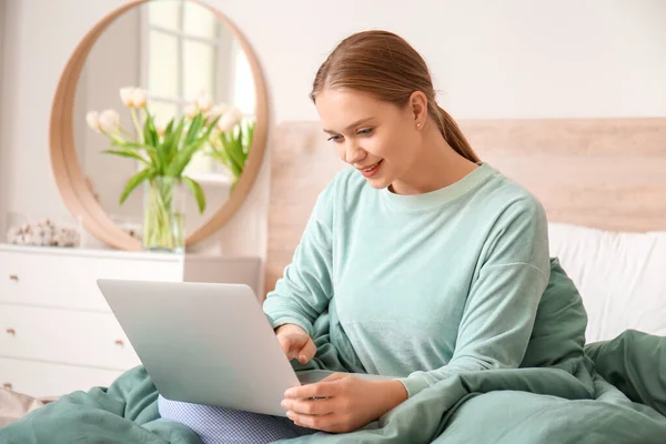 Morning Young Woman Laptop Bedroom — Stock Photo, Image