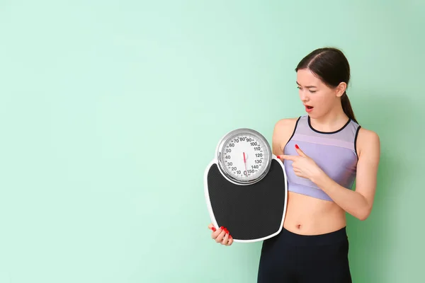 Young Woman Weight Scales Color Background — Stock Photo, Image