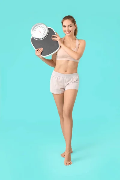 Young Woman Weight Scales Color Background — Stock Photo, Image