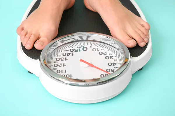 Young Woman Measuring Her Weight Color Background — Stock Photo, Image