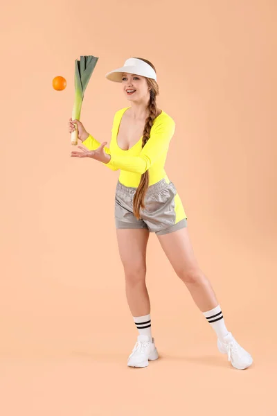Young Woman Leek Tangerine Color Background Diet Concept — Stock Photo, Image