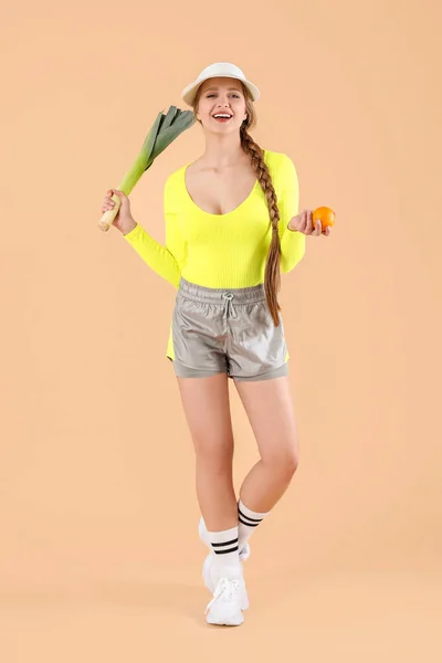 Young Woman Leek Tangerine Color Background Diet Concept — Stock Photo, Image