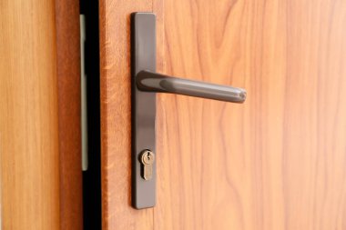 Modern kapı görünümü, yakın plan