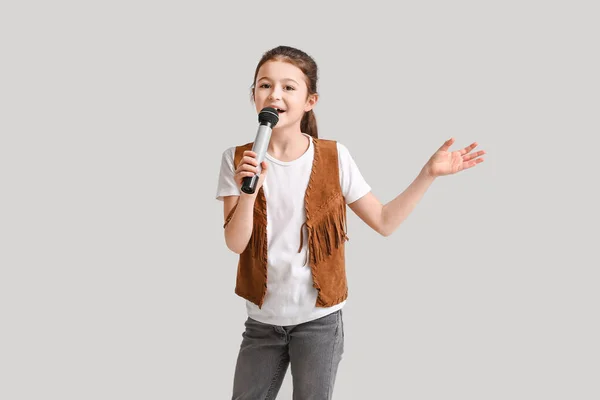 Χαριτωμένο Κοριτσάκι Τραγουδά Φόντο Φως — Φωτογραφία Αρχείου