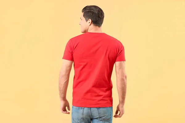 Homem Elegante Shirt Sobre Fundo Cor — Fotografia de Stock