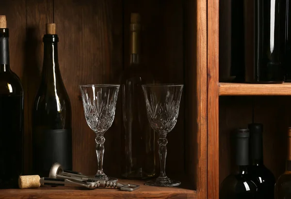 Flaskor Med Vin Och Glas Källaren — Stockfoto