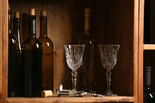 Flaskor Med Vin Och Glas Källaren — Stockfoto