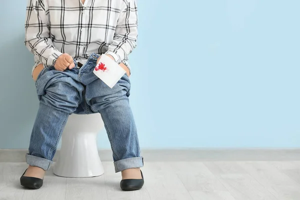 Elderly Woman Hemorrhoids Sitting Toilet Bowl Restroom — Stock Photo, Image