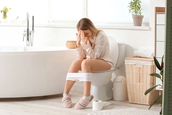 Young Woman Hemorrhoids Sitting Toilet Bowl Home — Stock Photo, Image