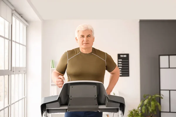 Senior Man Training Treadmill Home — Stock Photo, Image
