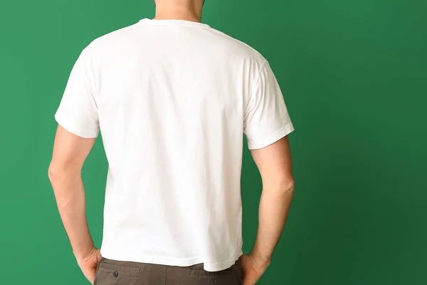 Mężczyzna Stylowej Koszulce Tle Koloru — Zdjęcie stockowe