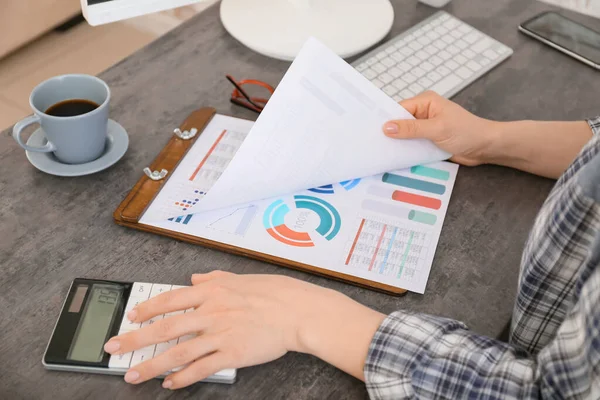 Female Accountant Working Office Closeup — Stock Photo, Image