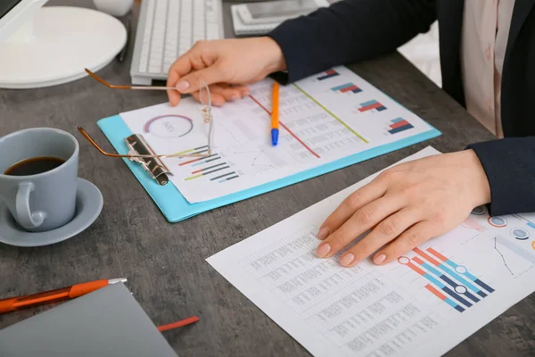 Female Accountant Working Office Closeup — Stock Photo, Image