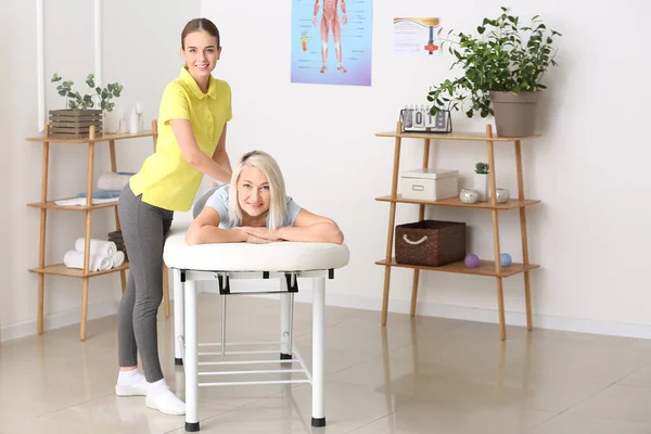 Massage Therapist Working Female Patient Medical Center — Stock Photo, Image